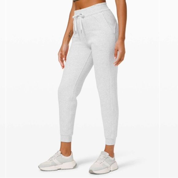 lululemon athletica Pants - Lululemon Scuba High-Rise Jogger *Fleece 28"Heathered Core Ultra Light Grey 6